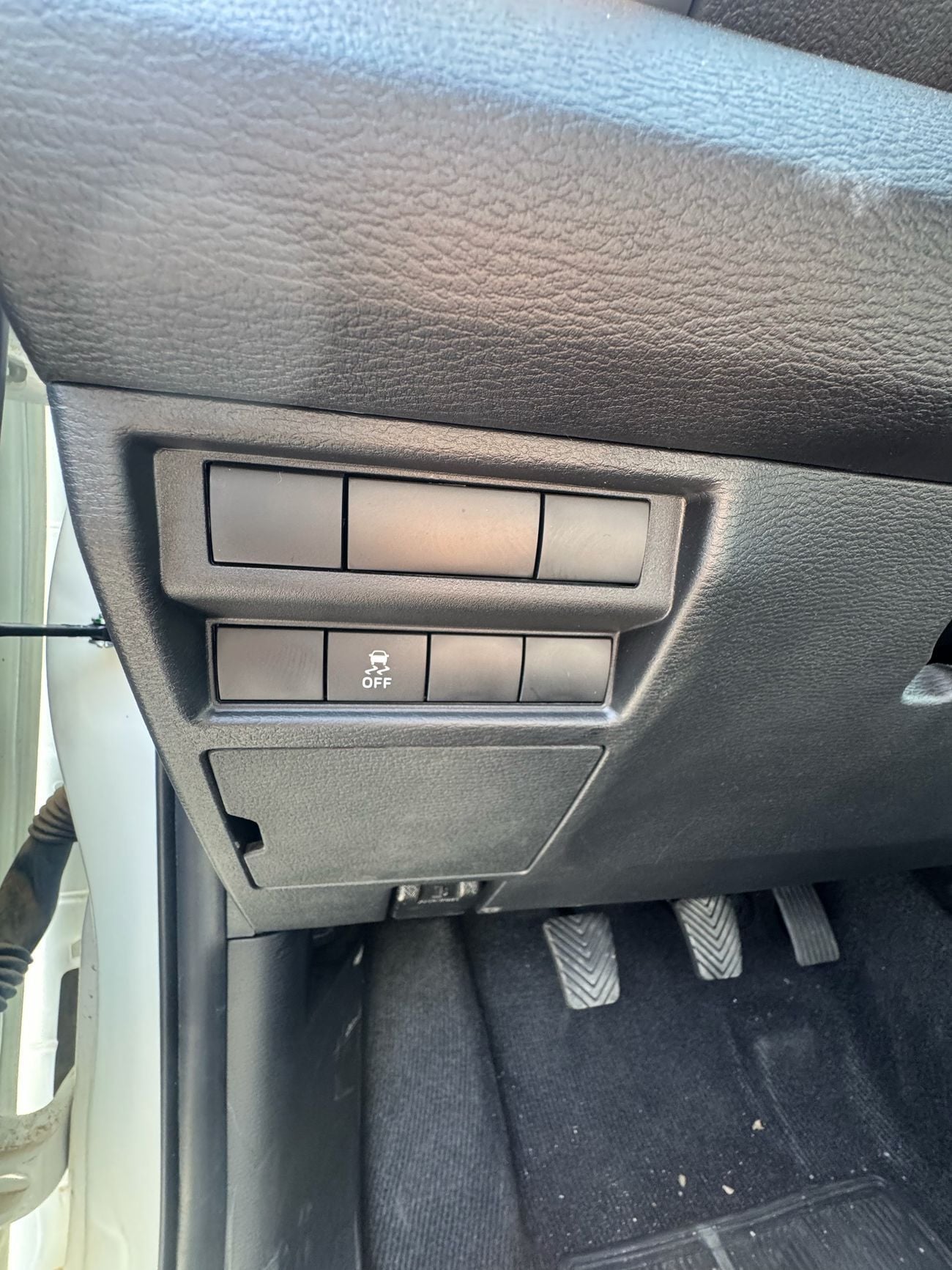 Mitsubishi L200 STD GL Double Cab Diesel M/T 2.4L Mitsubishi L200 M/T 2.4L Diesel!!!