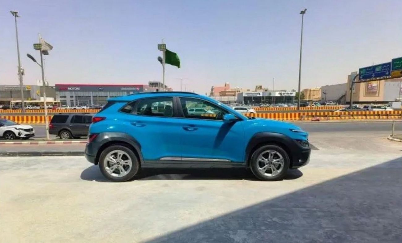 Hyundai Kona Comfort 2000cc Petrol FWD Wheels 17' Sunroof , Smart Entry , Remote starter , Screen