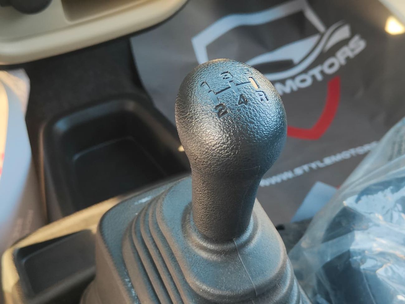 سوزوكي EECO Suzuki EECO 2026 Passenger 7 Seater Van - GL 1.2L M/T Petrol