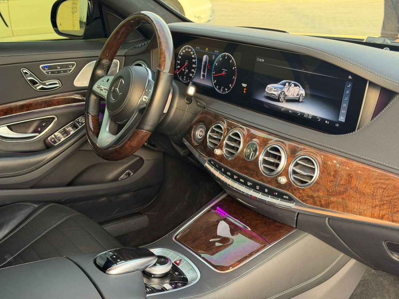 Mercedes-Benz S 560 Std 4.0L (469 HP)