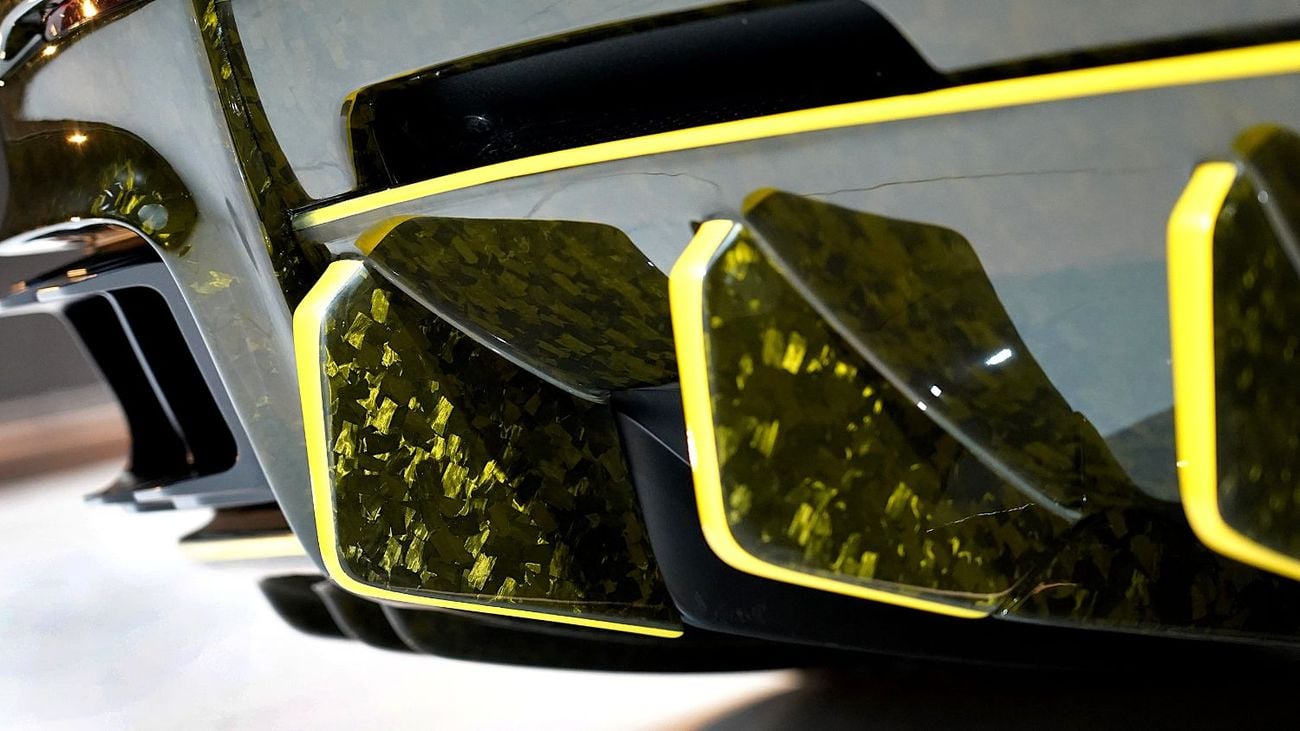 فيراري-أونيكس 812 SUPERFAST | NEGOTIABLE PRICE | 8XX | 1 OF 5 | 2022 | 865 HP | 3-YEAR WARRANTY AND SERVICE