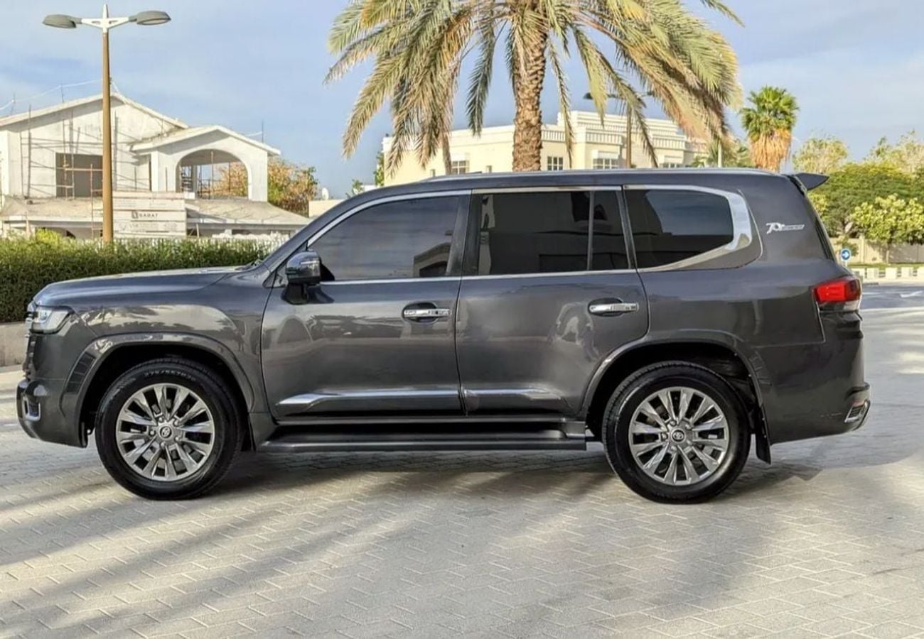 Toyota Land Cruiser GXR Toyota landcruise 2013Model GXR Facelifted 2025 4.0L V6 petrol Engine Colour Black push start Transm