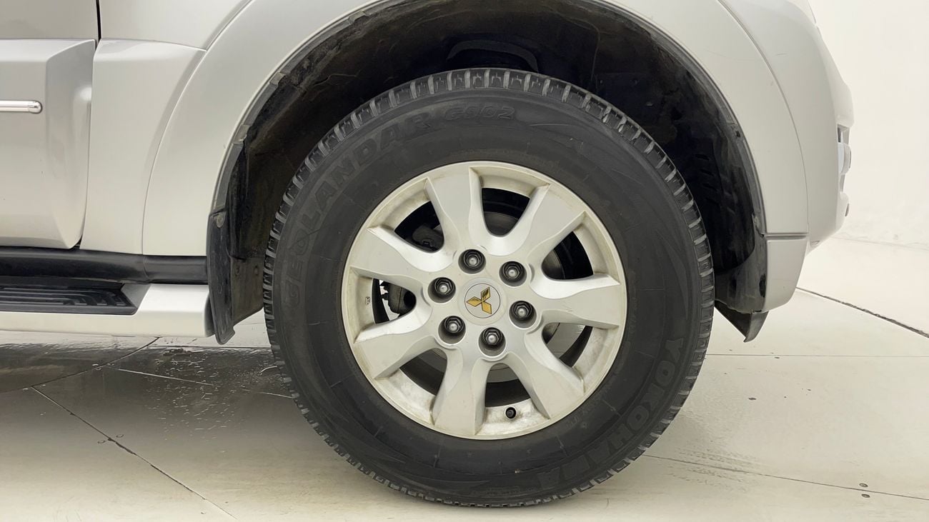 ميتسوبيشي باجيرو GLS MIDLINE 3 | بدون دفعة مقدمة | اختبار القيادة في المنزل