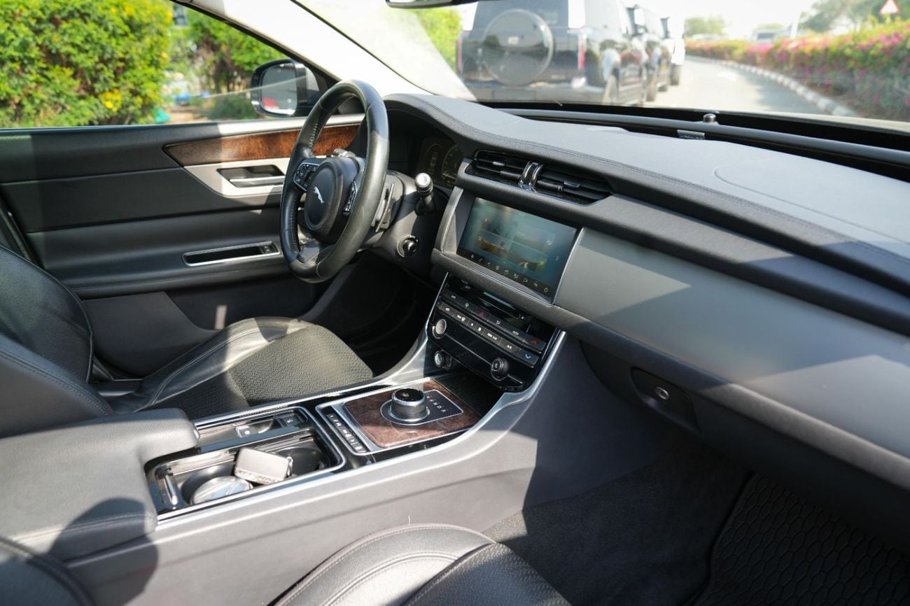 Jaguar XF 25T 2017!! GCC SPECS