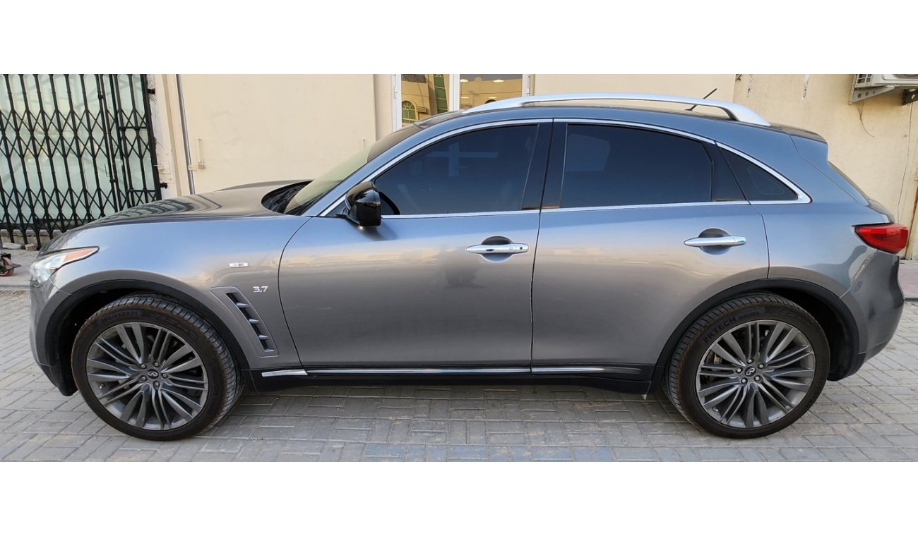 Infiniti QX70