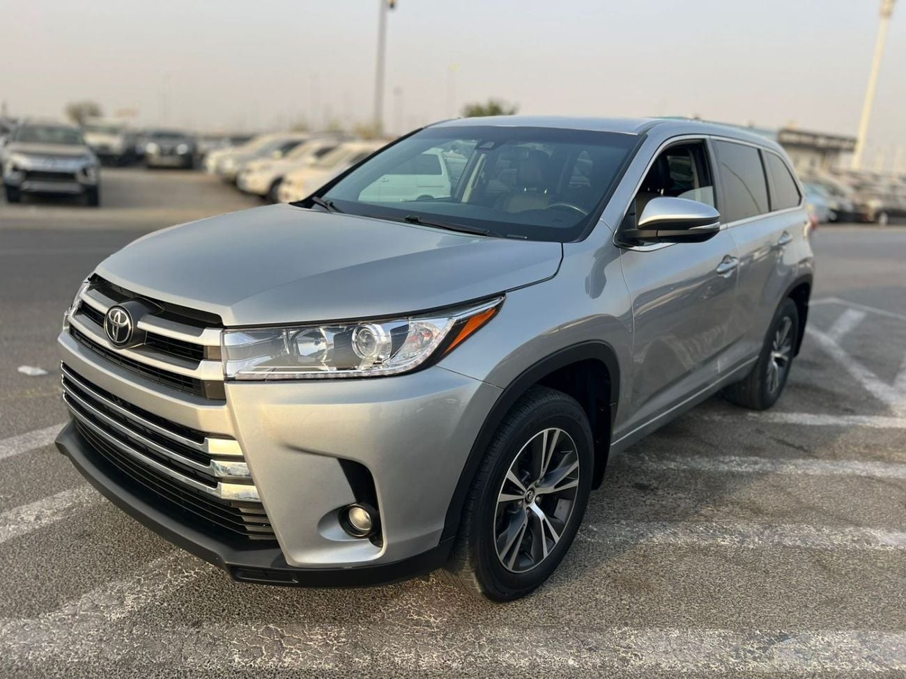 Toyota Highlander LE (NON GCC) 2017 Toyota Highlander - MidOption - 3.5L V6 - Full 7 Seater - Trunk Auto