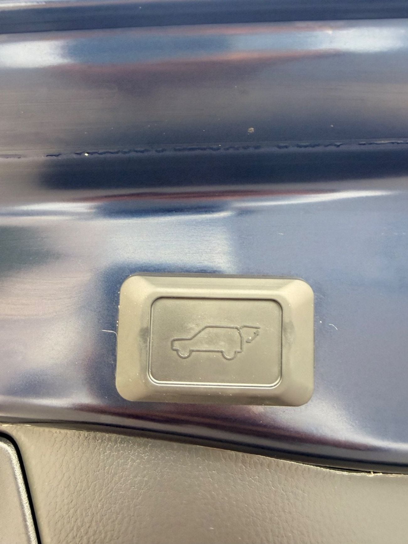 Toyota RAV4 XLE 2.5L  4X4 Sunroof, push start full option