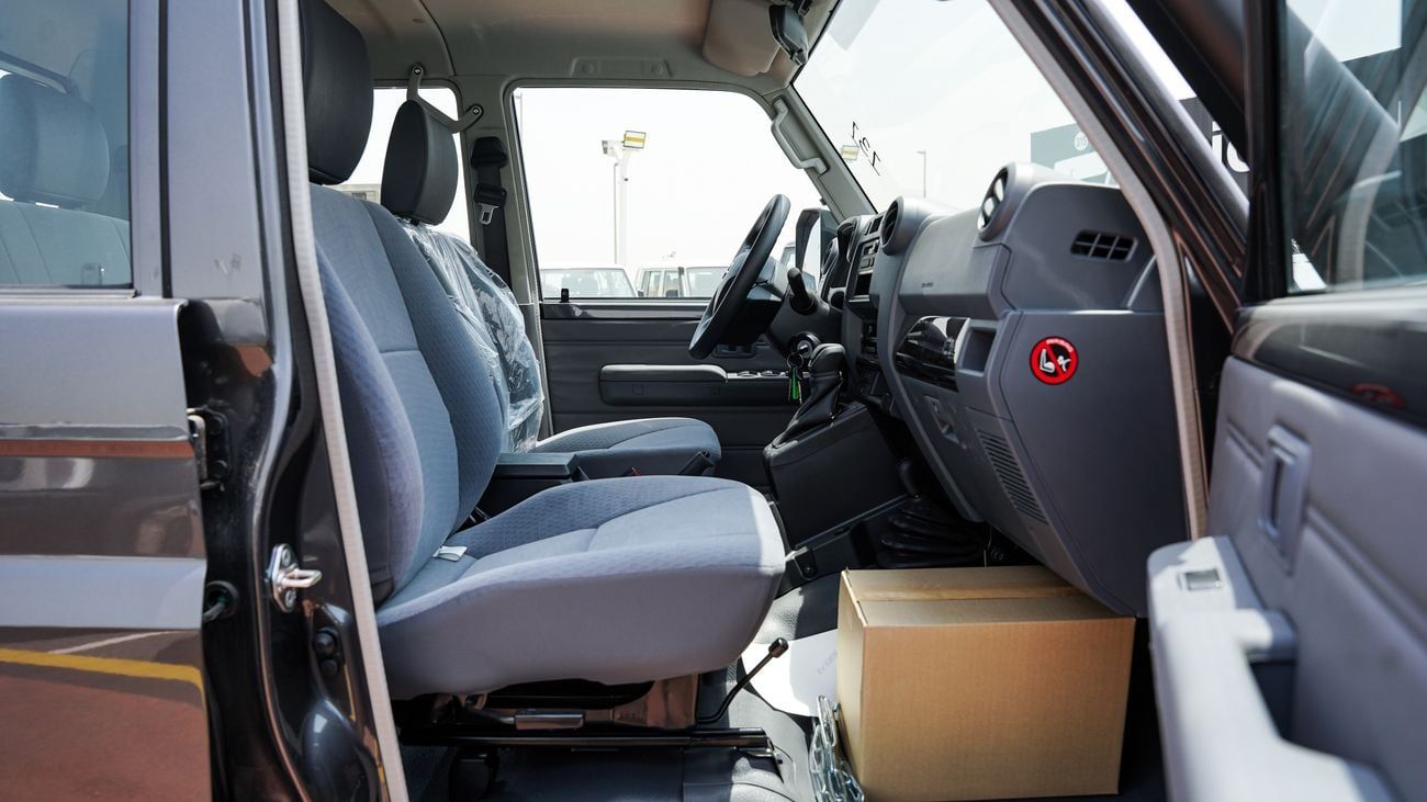 Toyota Land Cruiser Pickup 70 VXR