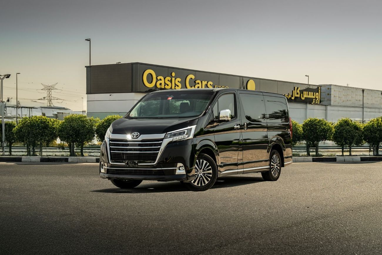 Toyota Granvia 3.5L Premium Premium 2023 3.5L V6 Full Service History GCC