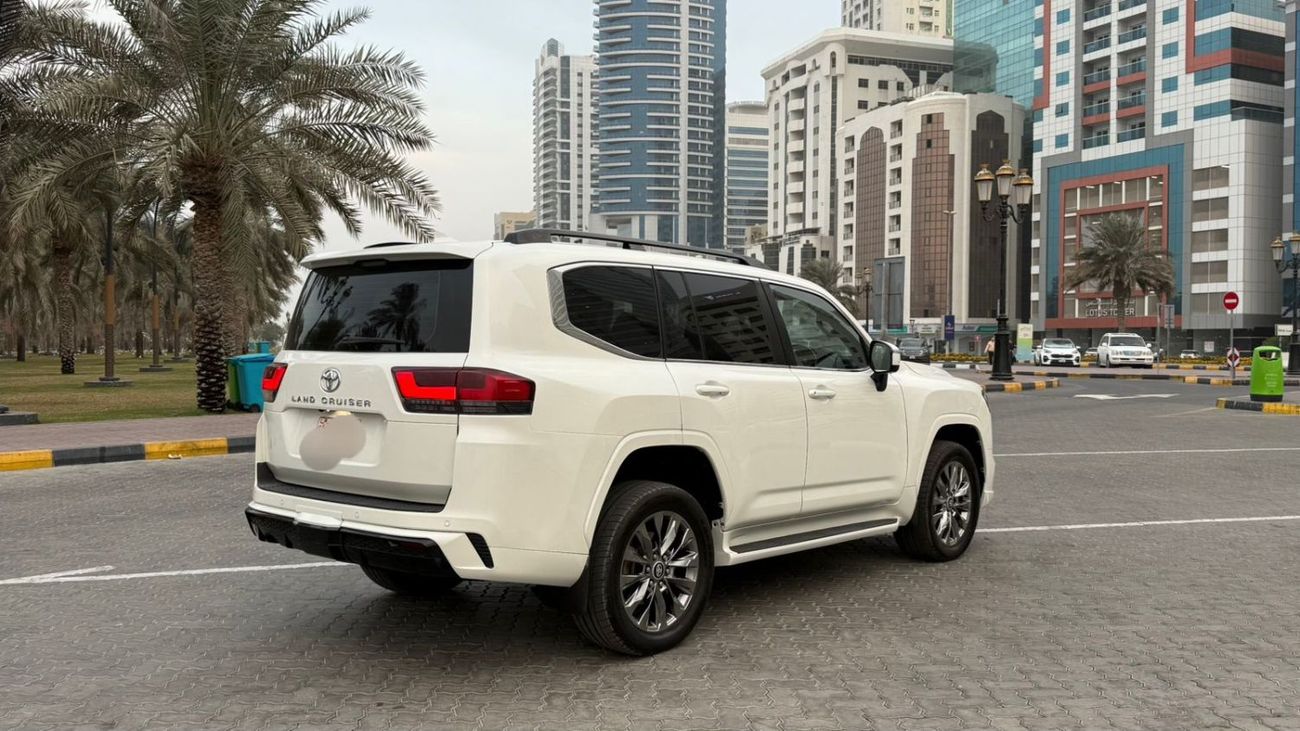 تويوتا لاند كروزر Toyota landcruise 2022MODEL Engine 3.3l Diesel Transmission Automatic Interior Black colour white pu