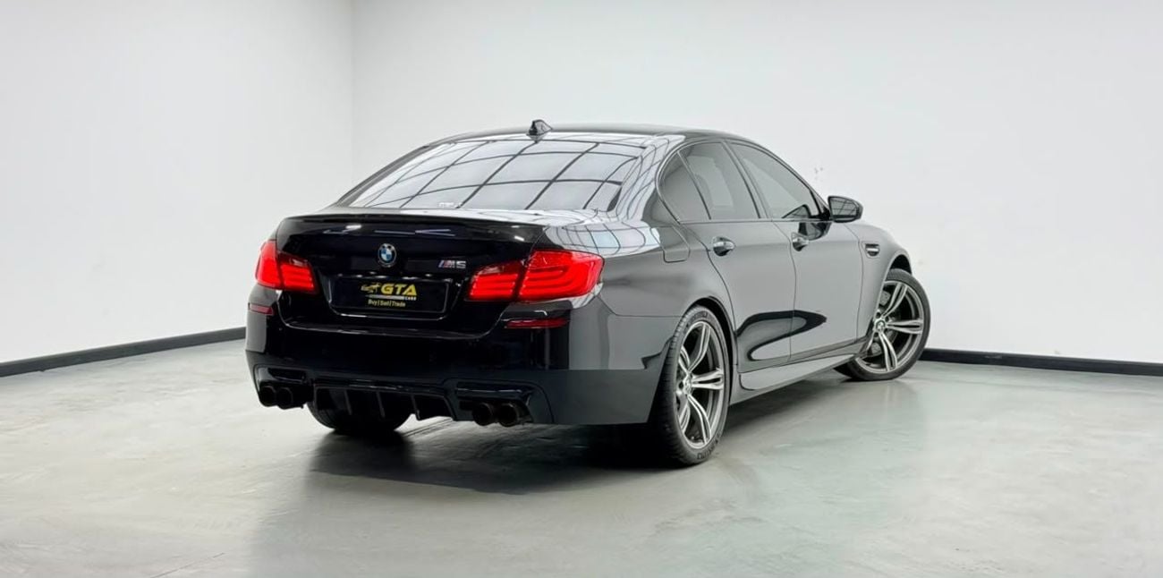 BMW M5 INDIVIDUAL 2013 BMW M5, Stage 2 Tuned, Carbon Fiber Exterior, Fully Loaded, Excellent Condition, GCC