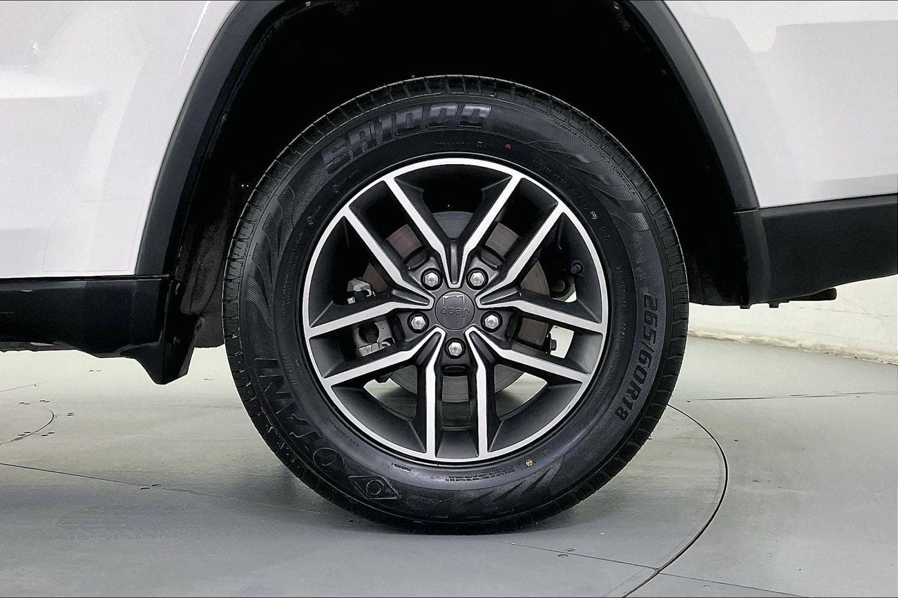 Jeep Grand Cherokee Laredo | 1 year free warranty | 1.99% financing rate | 7 day return policy