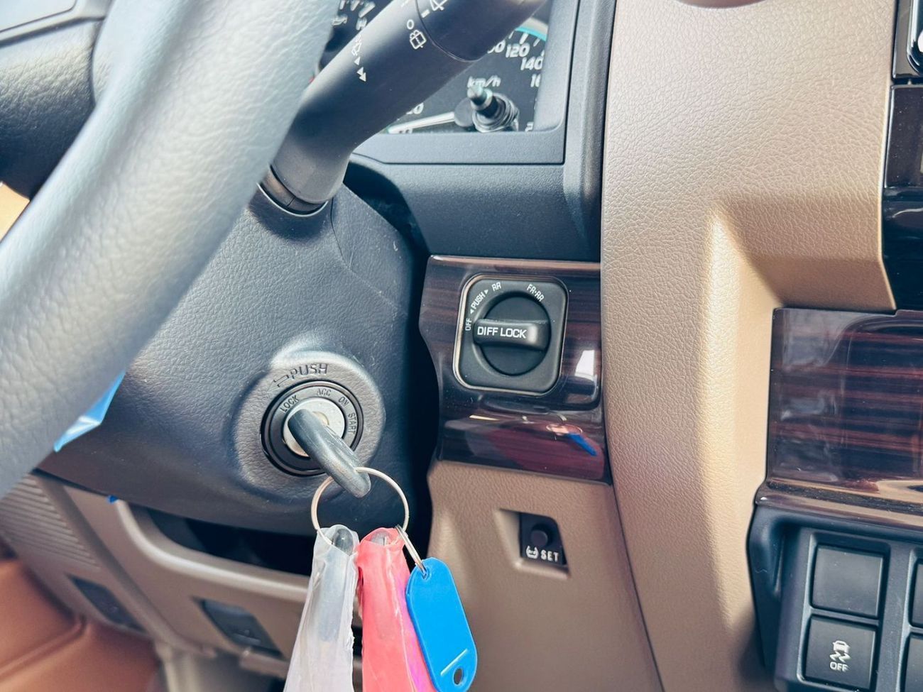 Toyota Land Cruiser TOYOTA LC76 5DOOR 4.0L PTR GCC A/T F/O WHITE 2025