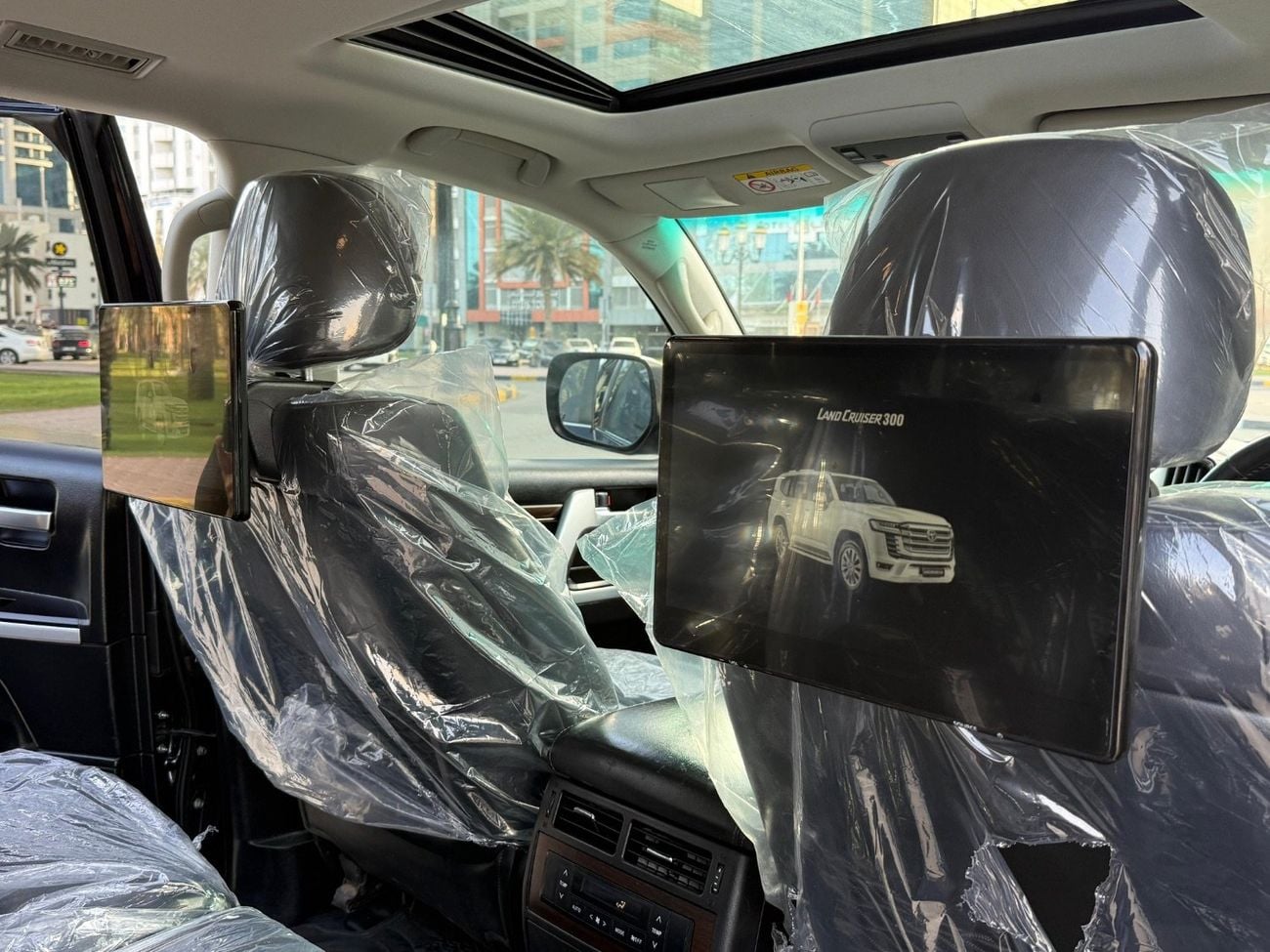 Toyota Land Cruiser 200 Series VX update to Sahara shape