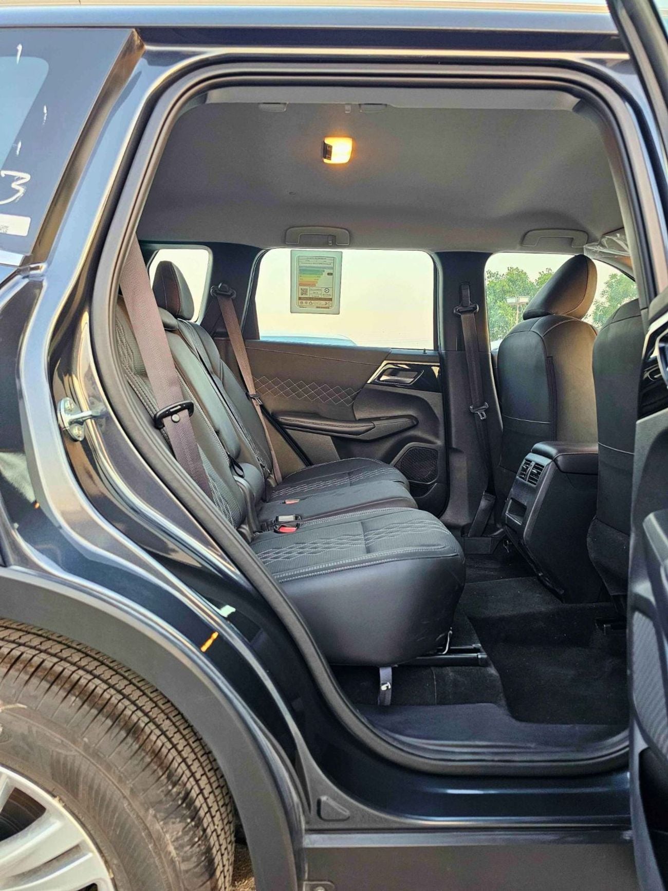 ميتسوبيشي آوتلاندر 2.5L PETROL / LIMOUSINE LEATHER / FR&RR PARKING SENSOR / DVD+CAMERA  (CODE # F03)