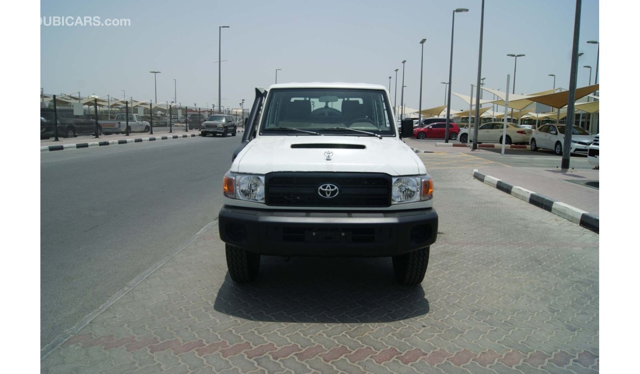 Toyota Land Cruiser Pick Up 4.5L V8 DIESEL 4WD DOUBLE CABIN STD E MANUAL (Only For Export Outside GCC Countries)