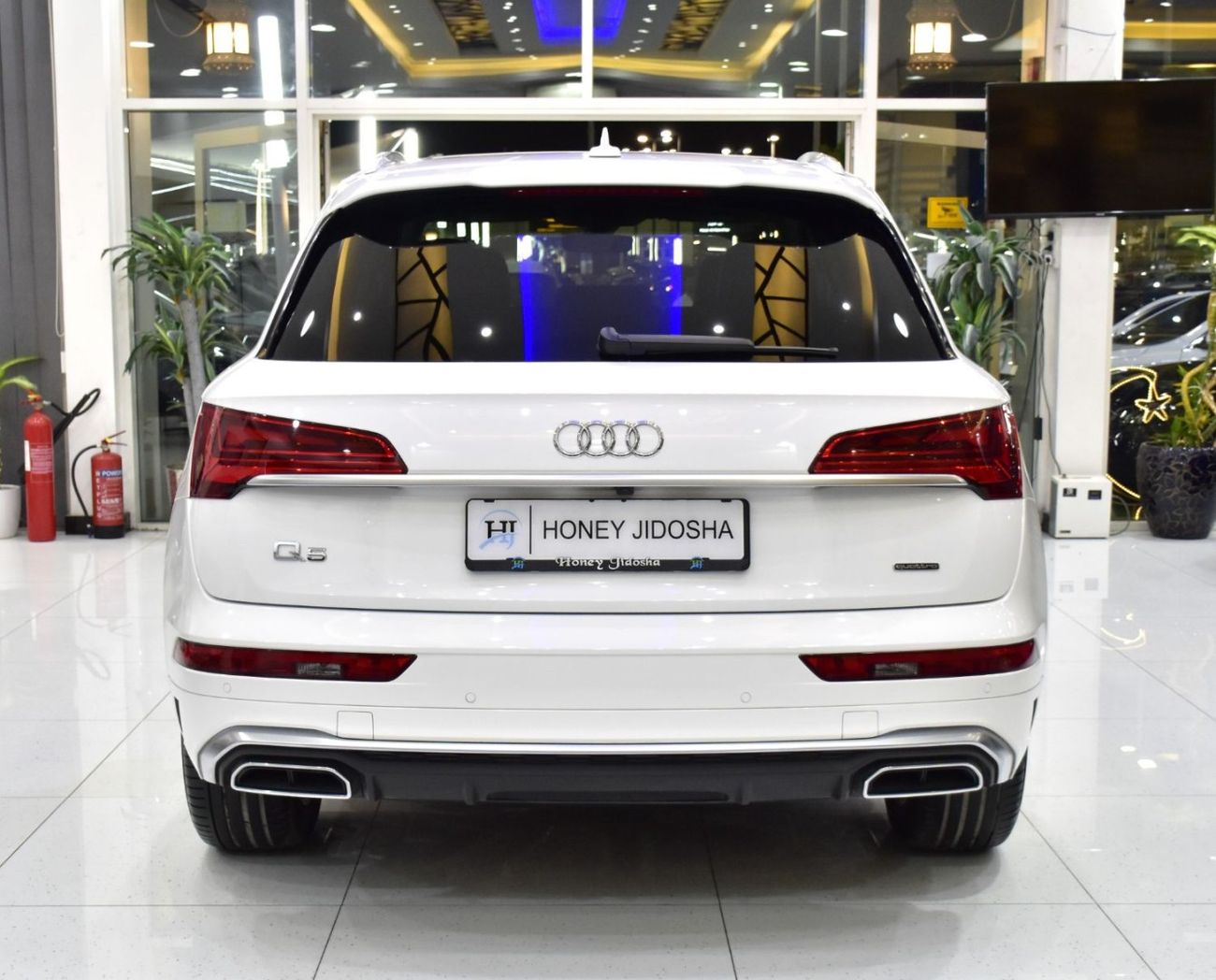 أودي Q5 EXCELLENT DEAL for our Audi Q5 Quattro ( 2023 Model ) in White Color American Specs