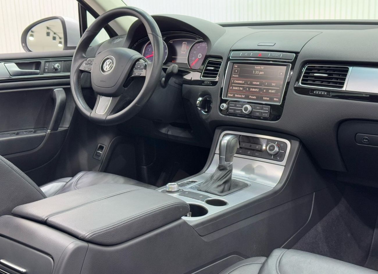 Volkswagen Touareg R-Line 3.0L 4WD 2018 Volkswagen Touareg R-Line, Warranty, Full Service History, Excellent Condition,