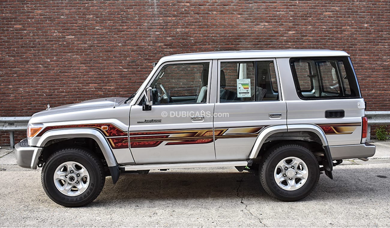 Toyota Land Cruiser Hard Top (76) 4.5 Diesel, 6 seats available in Europe