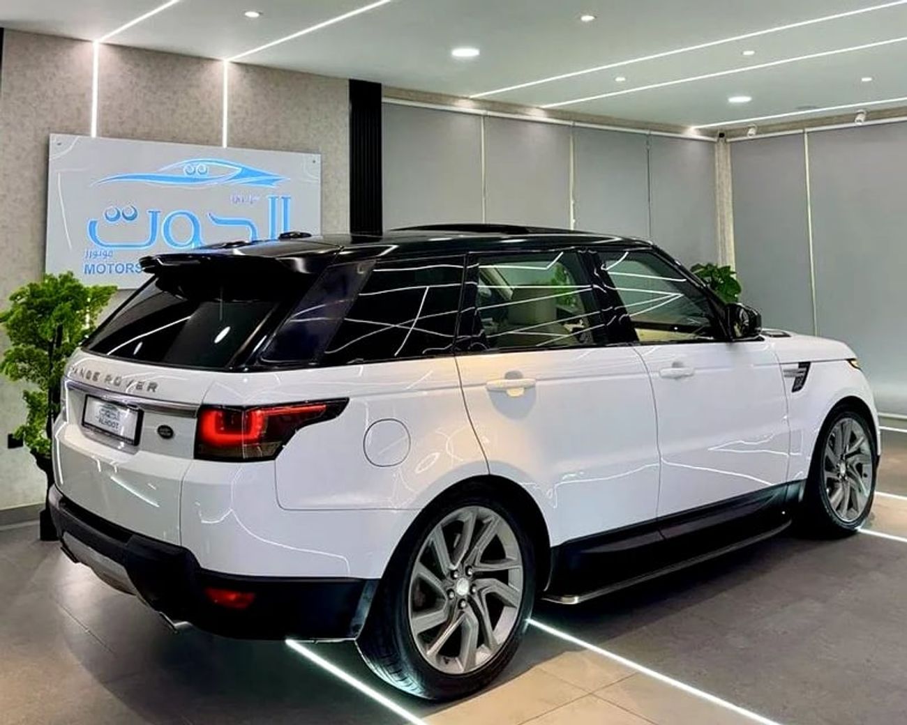 Land Rover Range Rover Sport Supercharged 5.0L SUPERCHARGED V8 || GCC SPECS || FULL OPTIONS || FREE ACCIDENTS