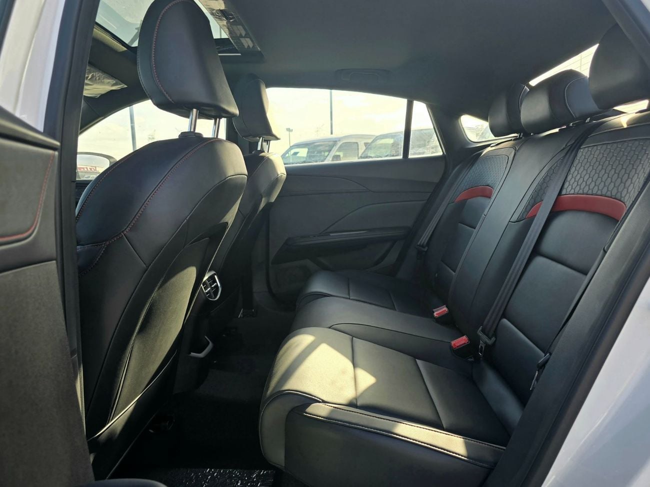 أم جي 5 MG 5 LUXURY 180DVVT  1.5L A/T FWD White Color 2025 Model