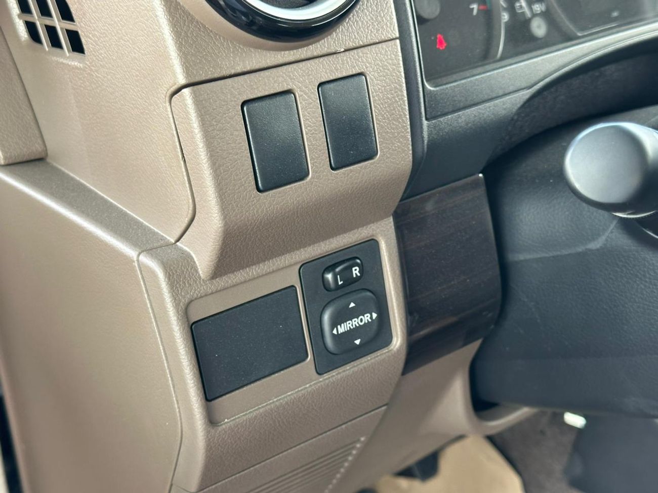 تويوتا لاند كروزر 70 2024 LC71 4.0 LX-Z  Beige/TAN