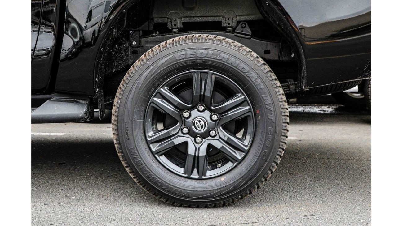 تويوتا هيلوكس تويوتا هايلكس 2023 4x4 DC 2.8 SR5 - أسود من الداخل أسود | تصدير فقط