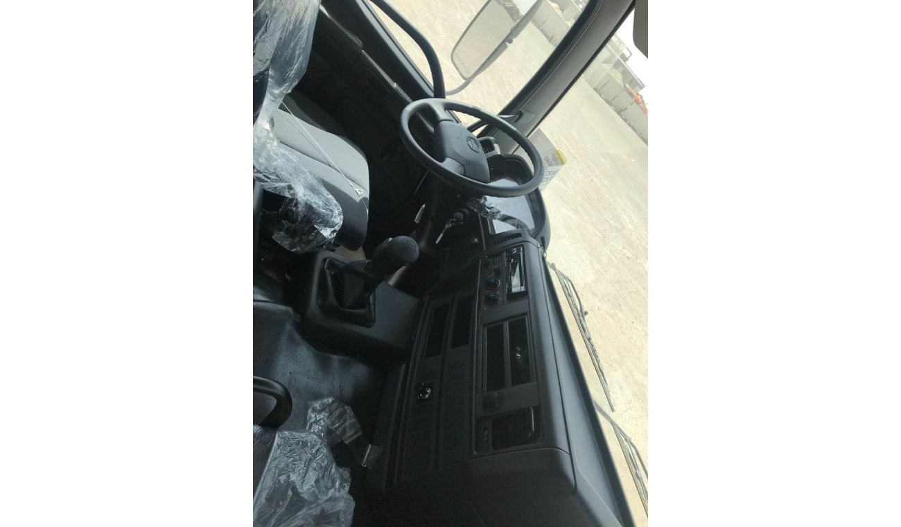 Hino 700 Series ZS - 4041 Chassis Single Cab 6x4 / 30 Tons