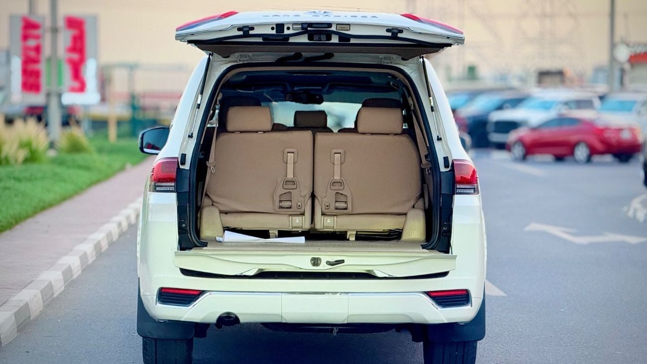 تويوتا لاند كروزر 2009 FACELIFTED 2025 WITH INTERIOR AND EXTERIOR FULL OPTION V6 GCC SPECIFICATION