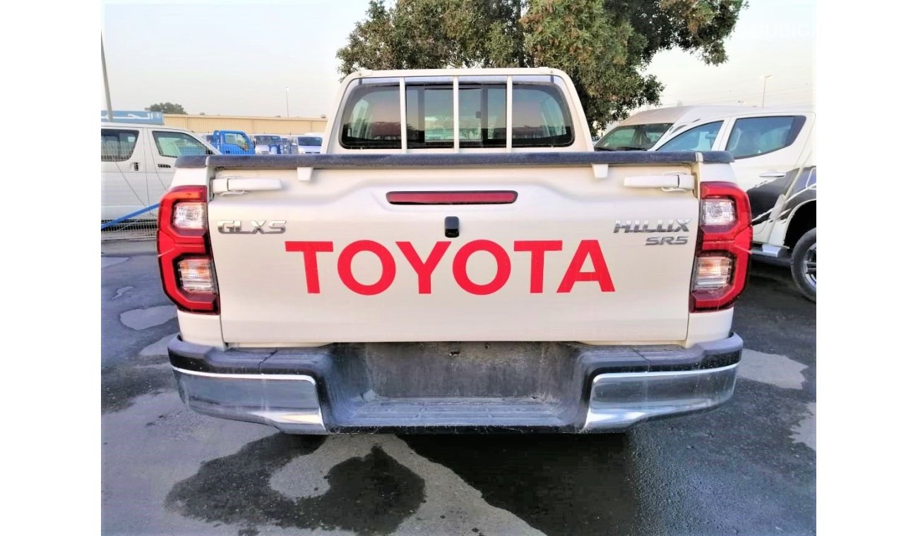 Toyota Hilux petrol - gear manual - full option - push start