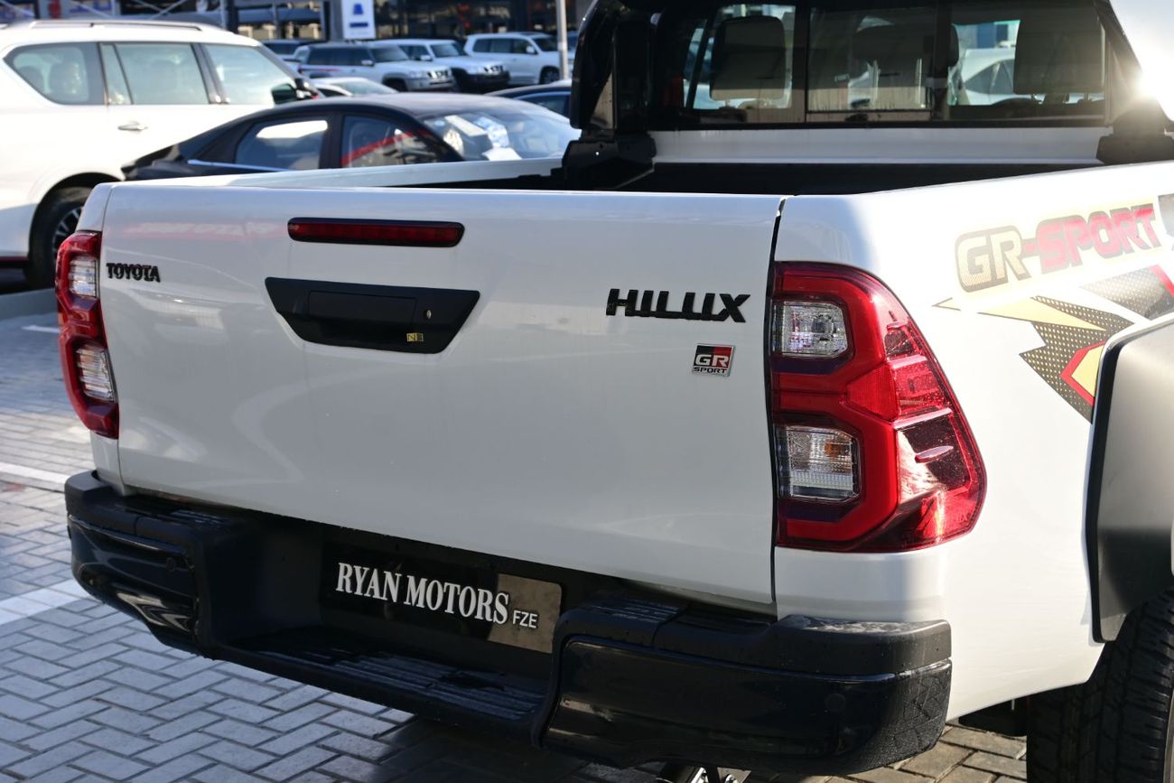 تويوتا هيلوكس Toyota Hilux GR Sport 4.0L V6, Petrol, 4WD, Pickup Color White Model 2025