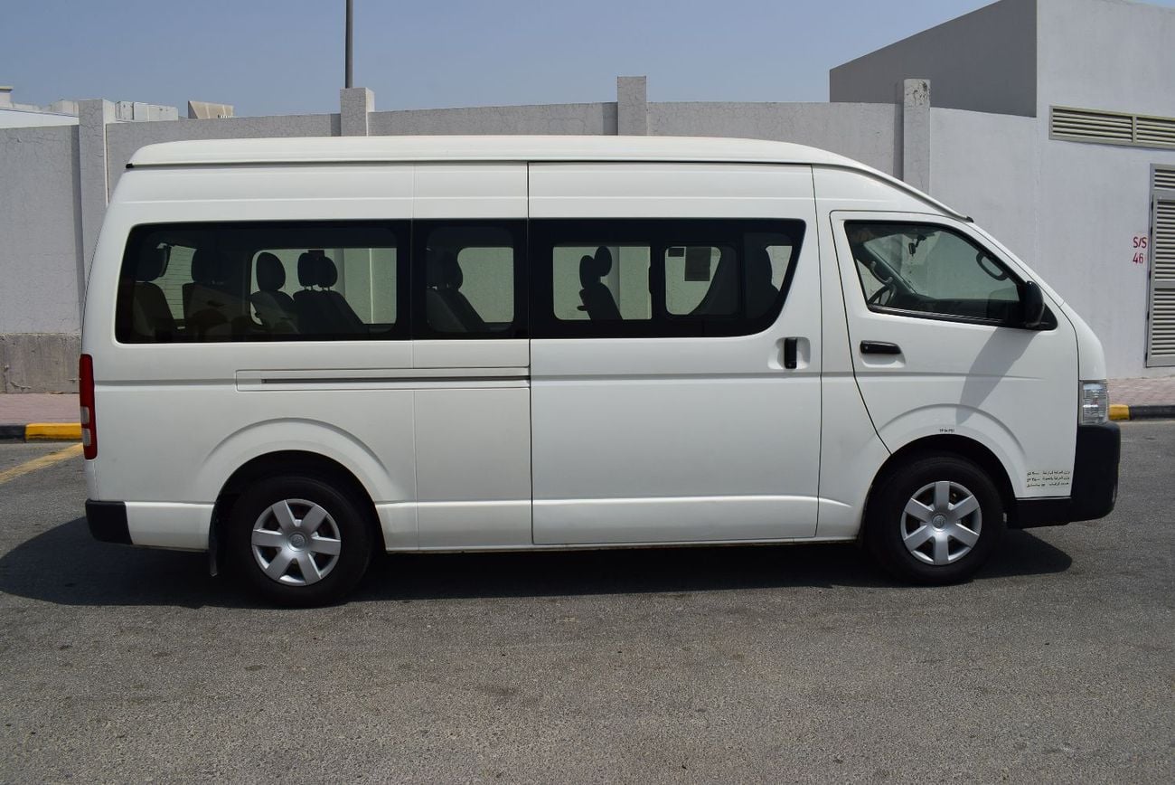 Toyota Hiace GL 13 seater bus, model:2018. Only done 79000 km