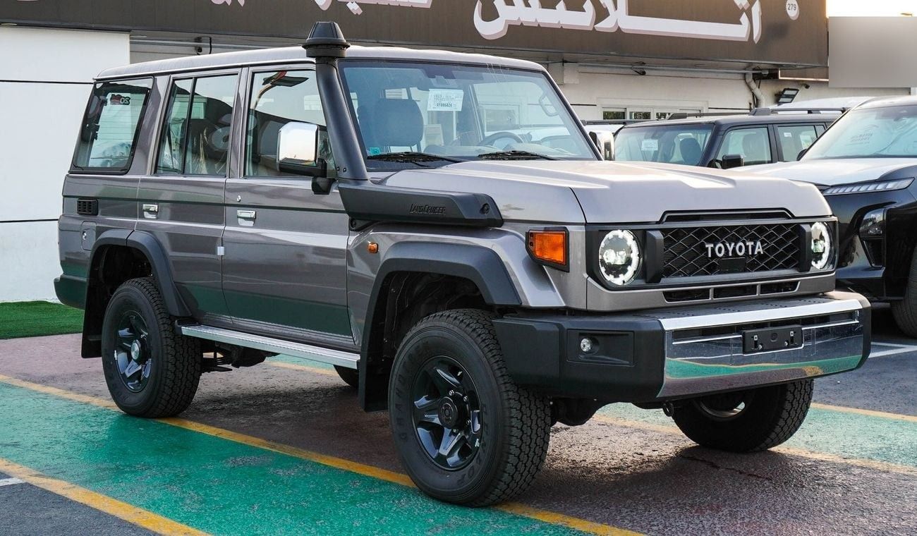Toyota Land Cruiser 70 4.0L V6 M/T