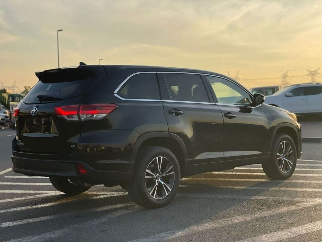تويوتا هايلاندر 2019 Toyota Highlander LE+ 3.5L V6 MidOption 7 Leather Seats - Electric Seat & Trunk Auto