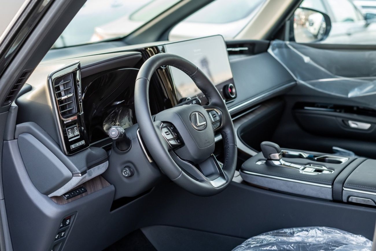 لكزس LM 350h VIP - 4 Seats 2.5L - 4 Cylinder