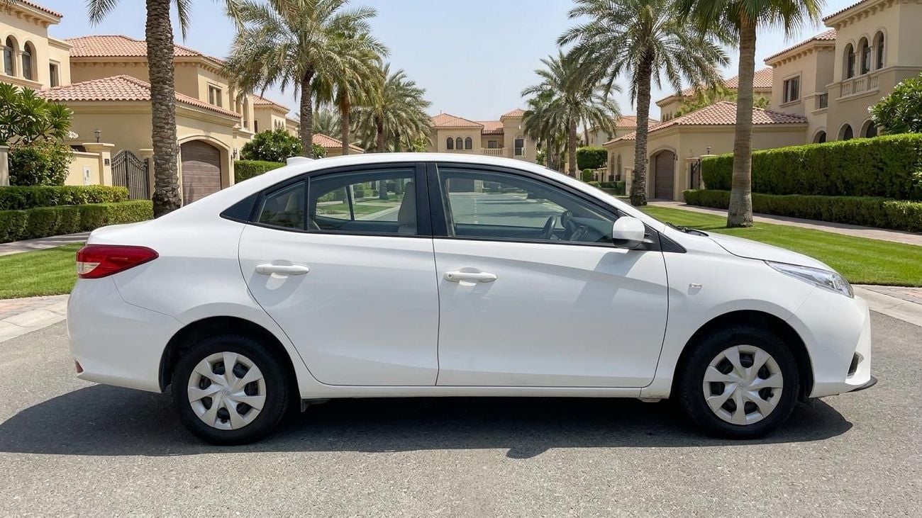 Toyota Yaris SE — фото 3