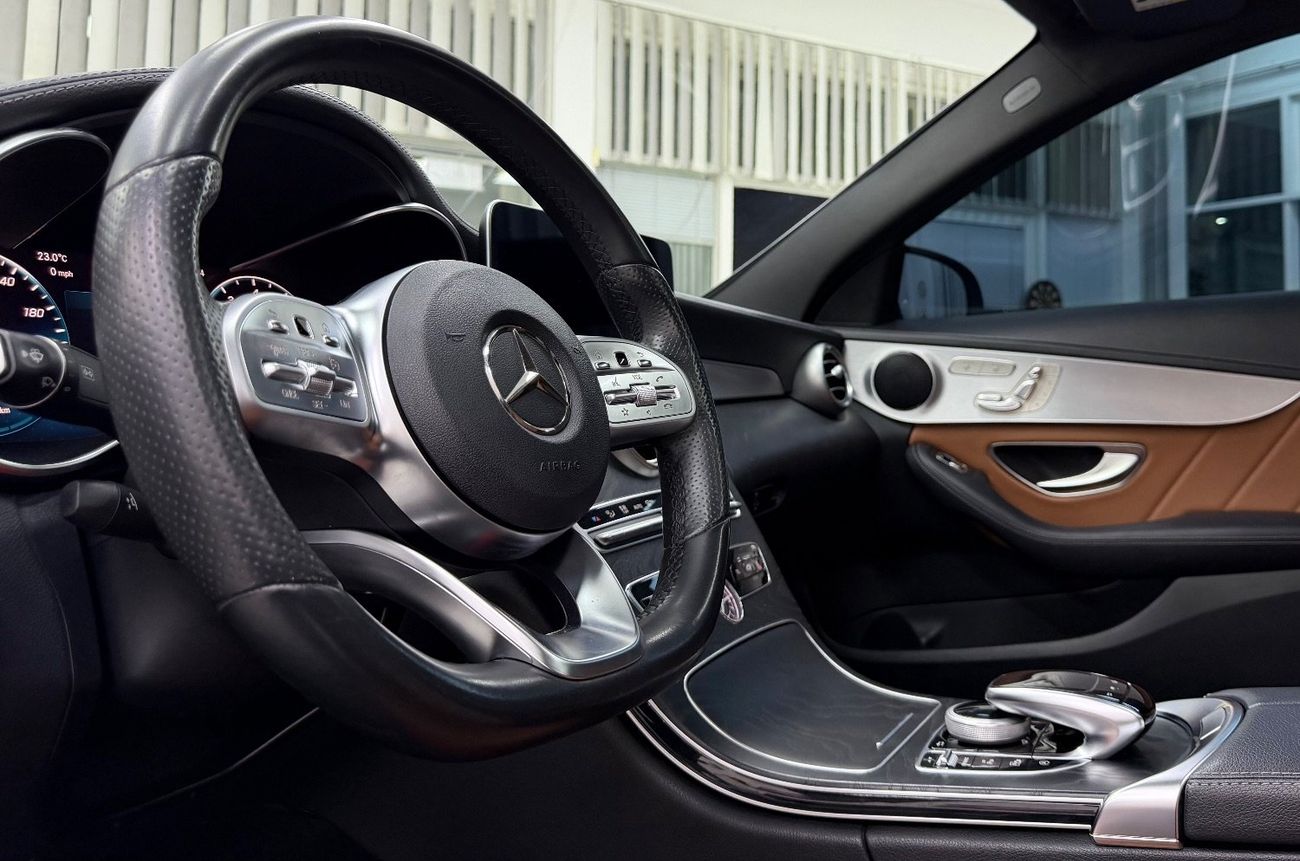 Mercedes-Benz C 200 GCC .. FSH .. AMG .. Perfect Condition .. Panoramic