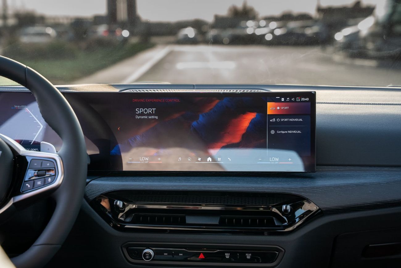 بي أم دبليو 325i BMW 3-Series 325LI 2026 Automatic 0 Km 4 Cylinder Rear Wheel Drive (RWD) Sedan Black