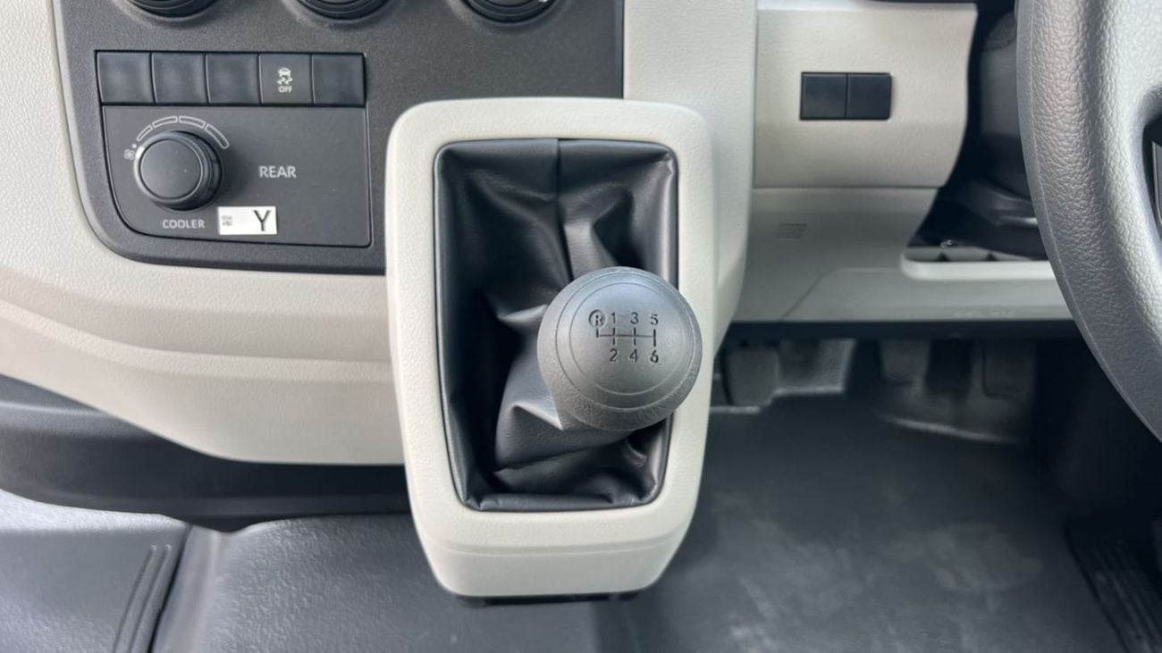 تويوتا هاياس DLS -High Roof Commuter 2.8L M/T