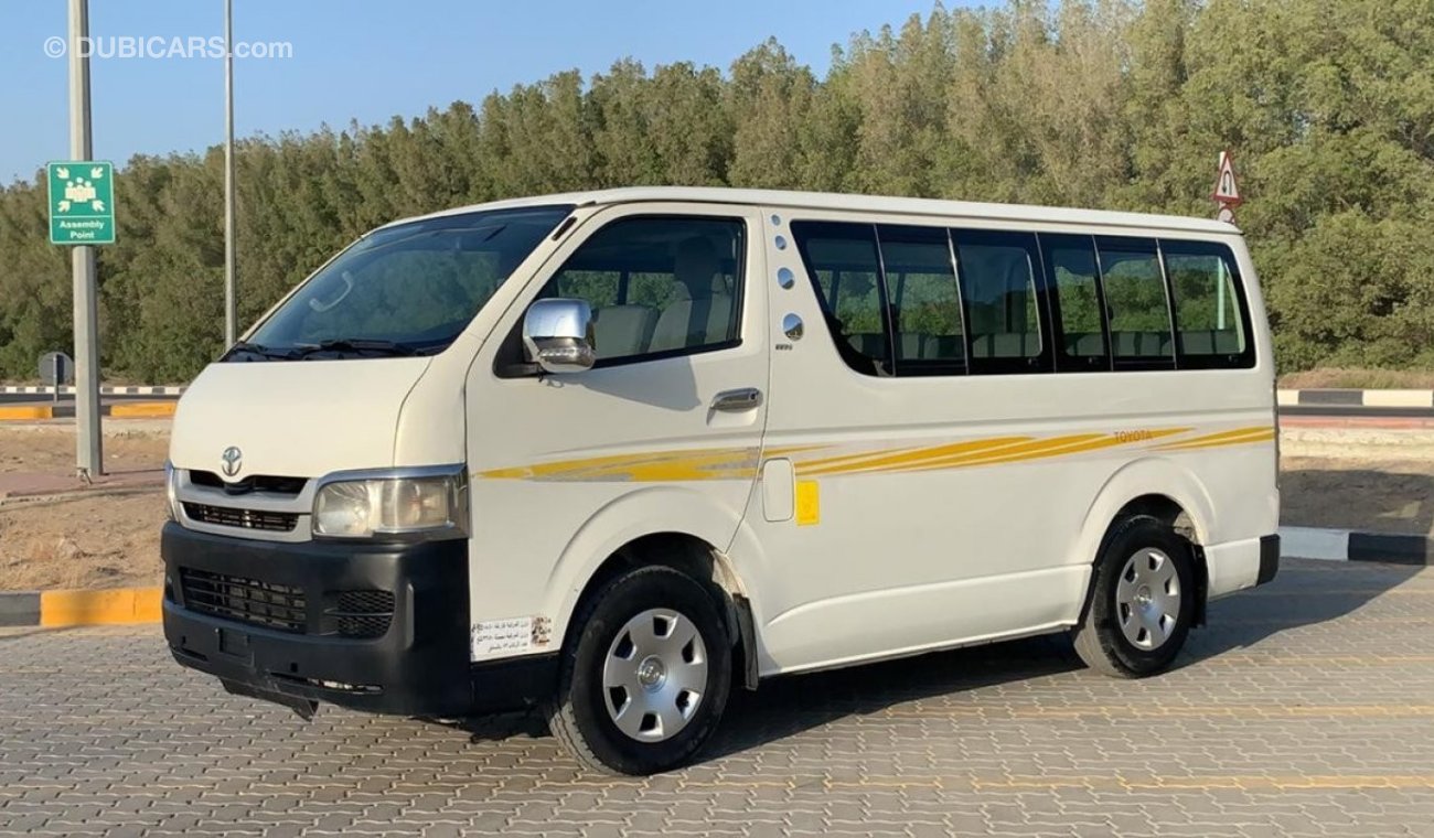 Toyota Hiace Toyota Hiace 14 Seats 2010 Ref# 450