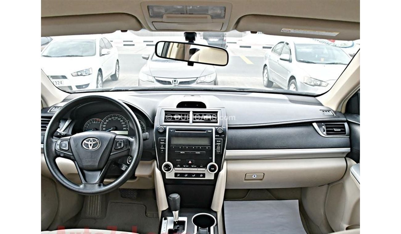 Toyota Camry 2016 WHITE GCC NO ACCIDENT PERFECT