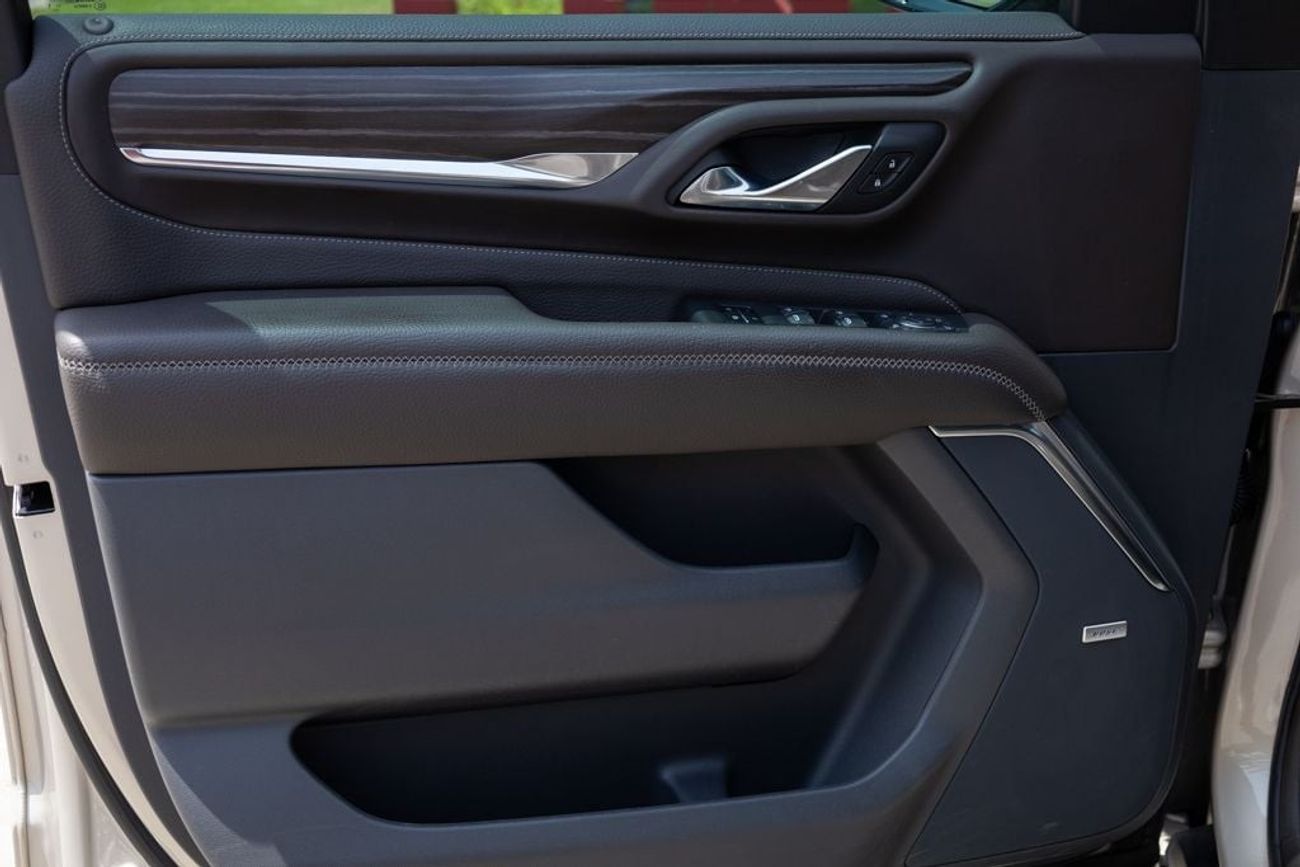 GMC Yukon XL Denali 6.2L (7 Seater)