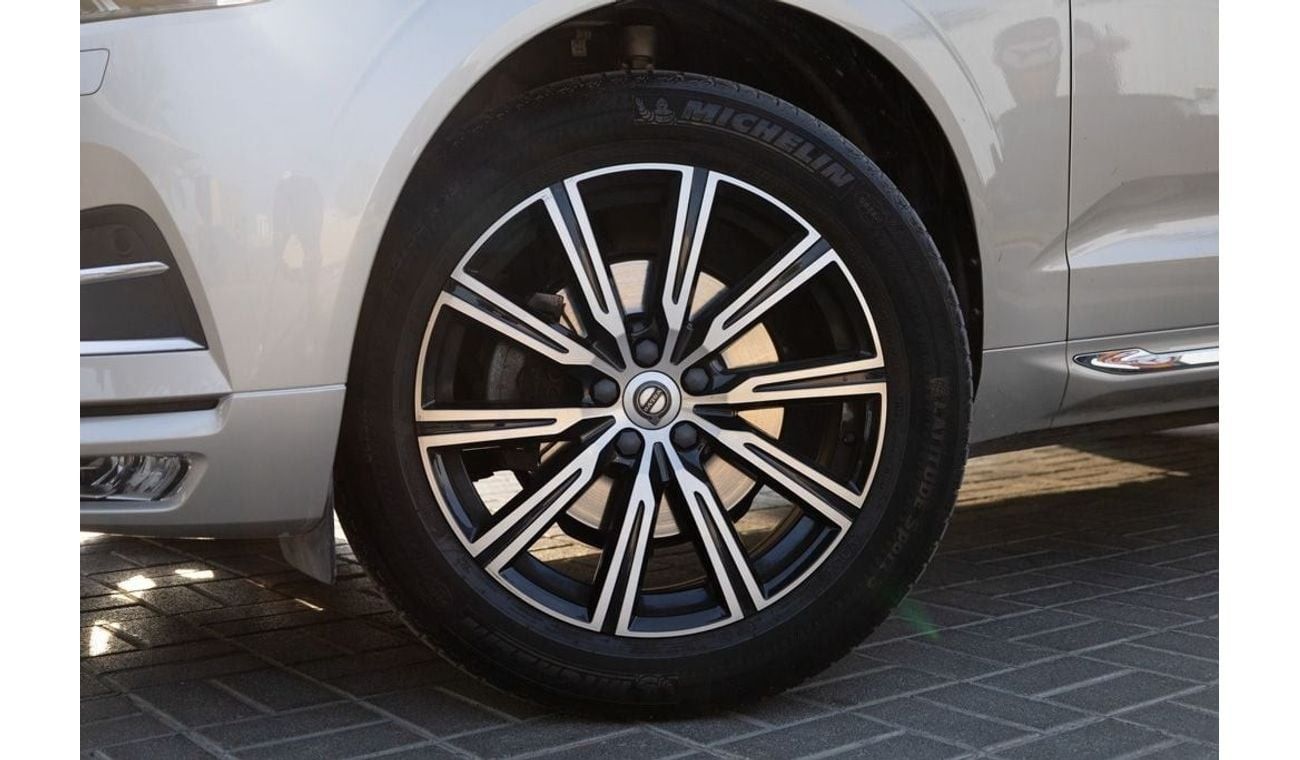 فولفو XC 60 T5 Momentum 2.0L AWD Volvo XC60 T5 2021 GCC under Agency Warranty and Service Contract with Flexible
