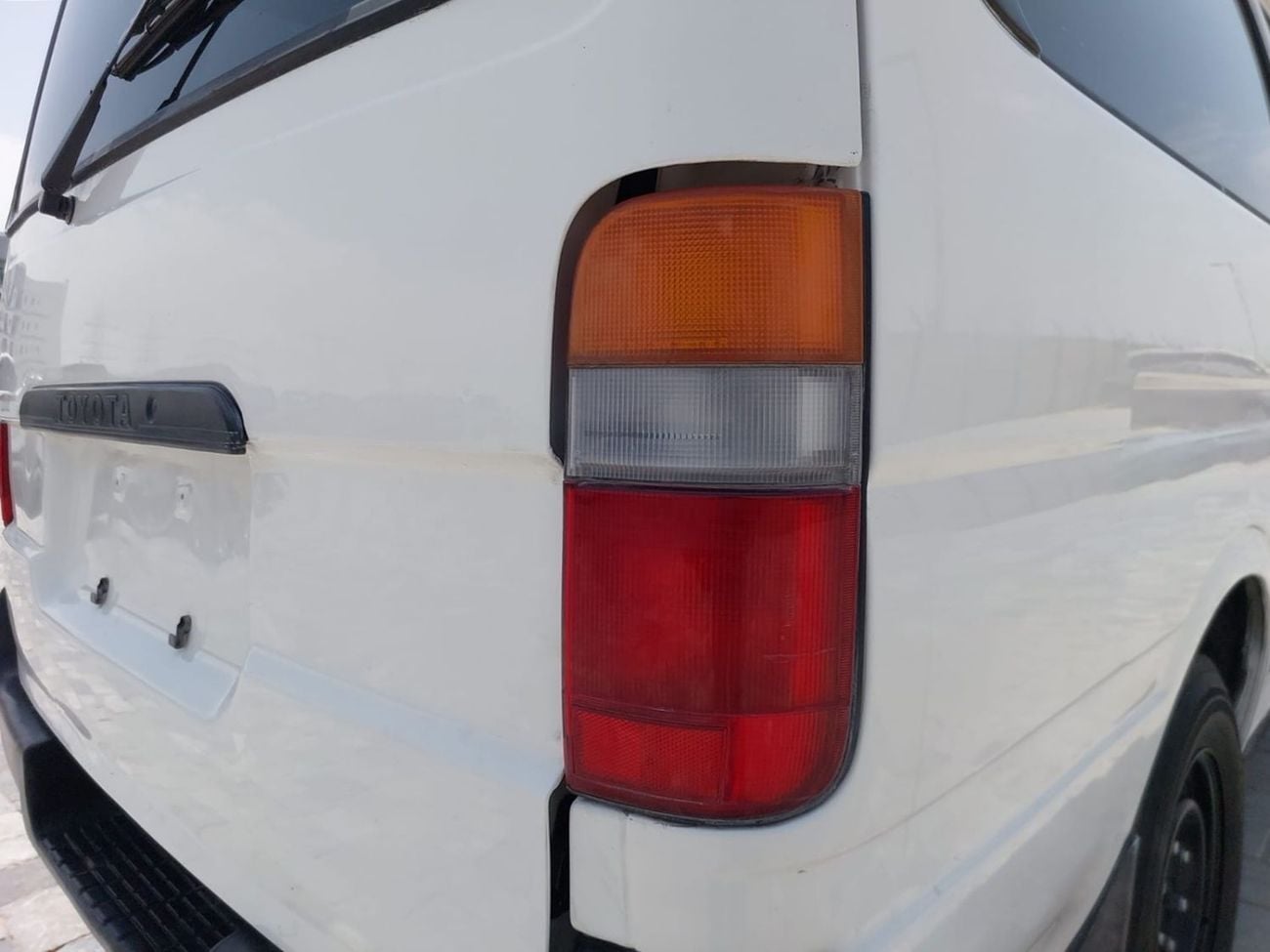 Toyota Hiace STD TOYOTA HIACE VAN RHD 2000 MODEL 3.0 L DIESEL AUTOMATIC(PM02207)