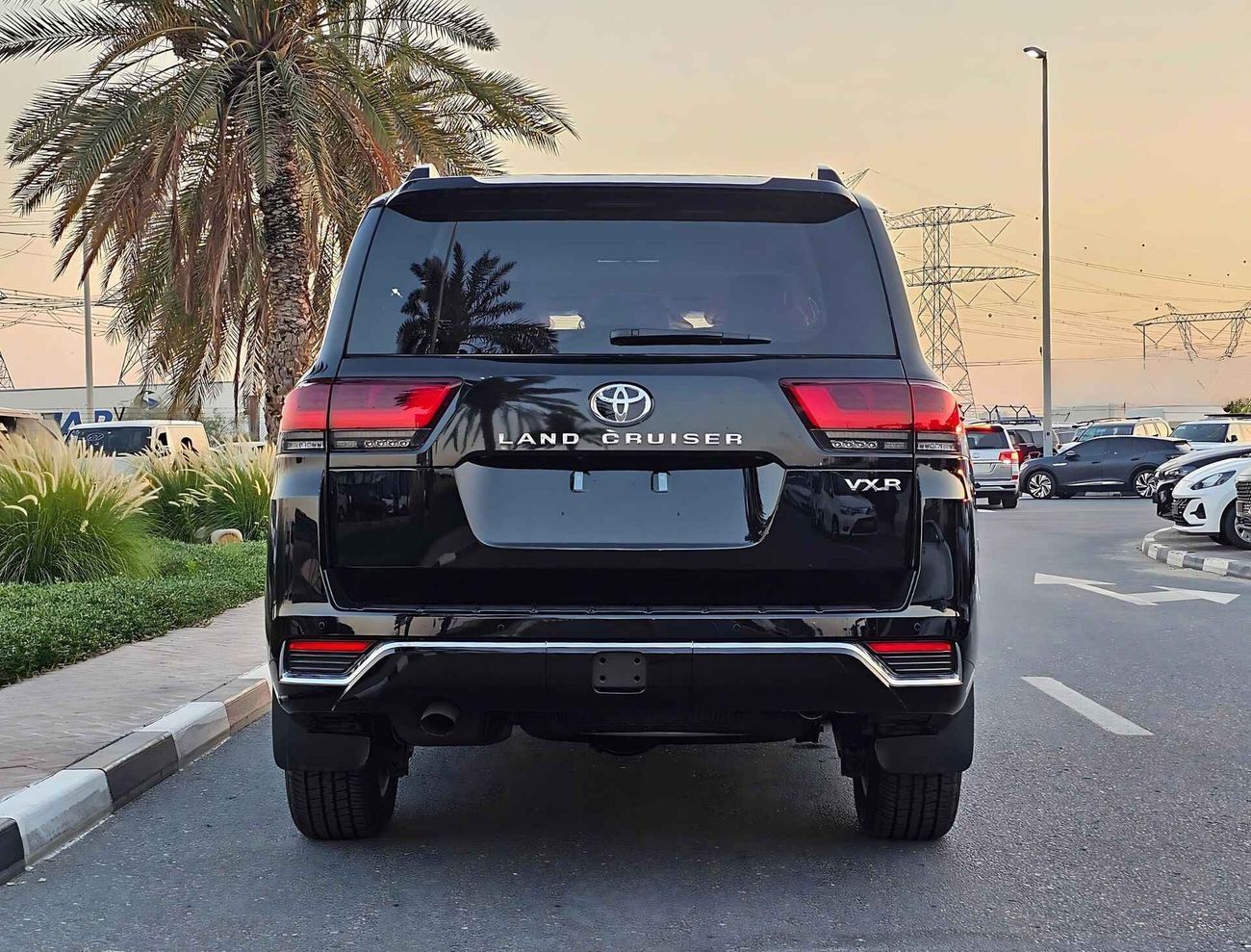 تويوتا لاند كروزر VXR | FULL OPTION | 3.5L V6 PETROL | HEADUP WITH SUNROOF | JBL SPEAKRS (CODE # 67996)