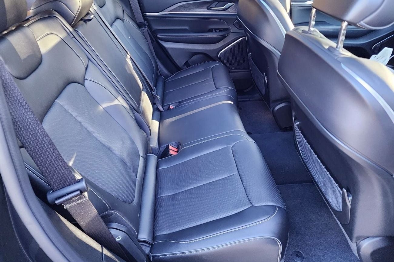 Jeep Grand Cherokee Overland 7 seater | Luxury SUV | No Accidents | Agency maintained | Full option