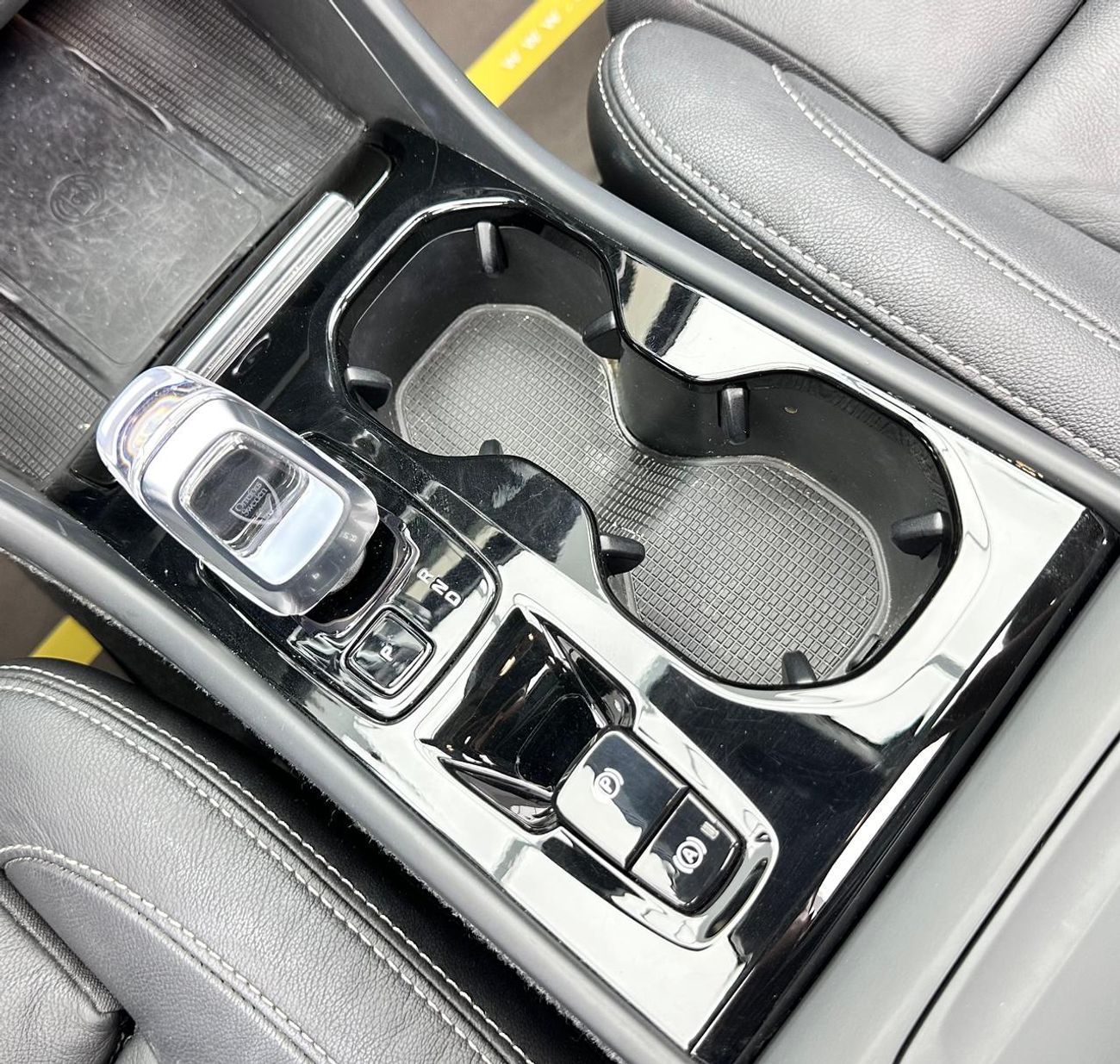 Volvo XC40 2023 Volvo XC40 B4 Ultimate Dark, 2028 Volvo Warranty, Volvo Full Service History, GCC