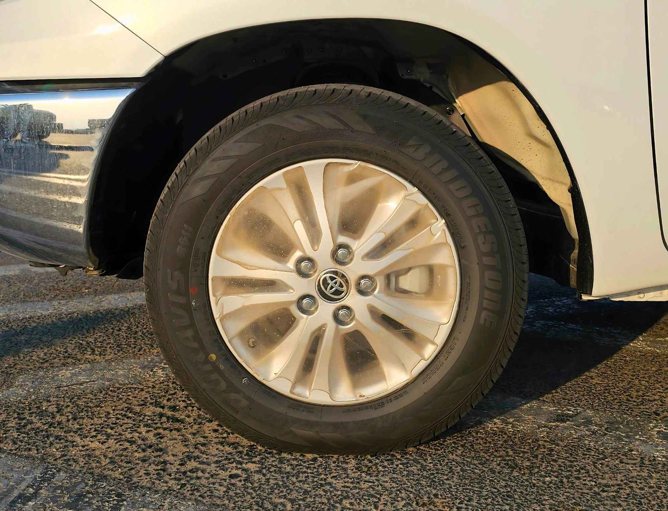 Toyota Hilux SR5 NARROW BODY / FULL OPTION / M/T /  2.7L V4 PETROL / DVD CAMERA / WOOD TRIM (CODE # 69039)