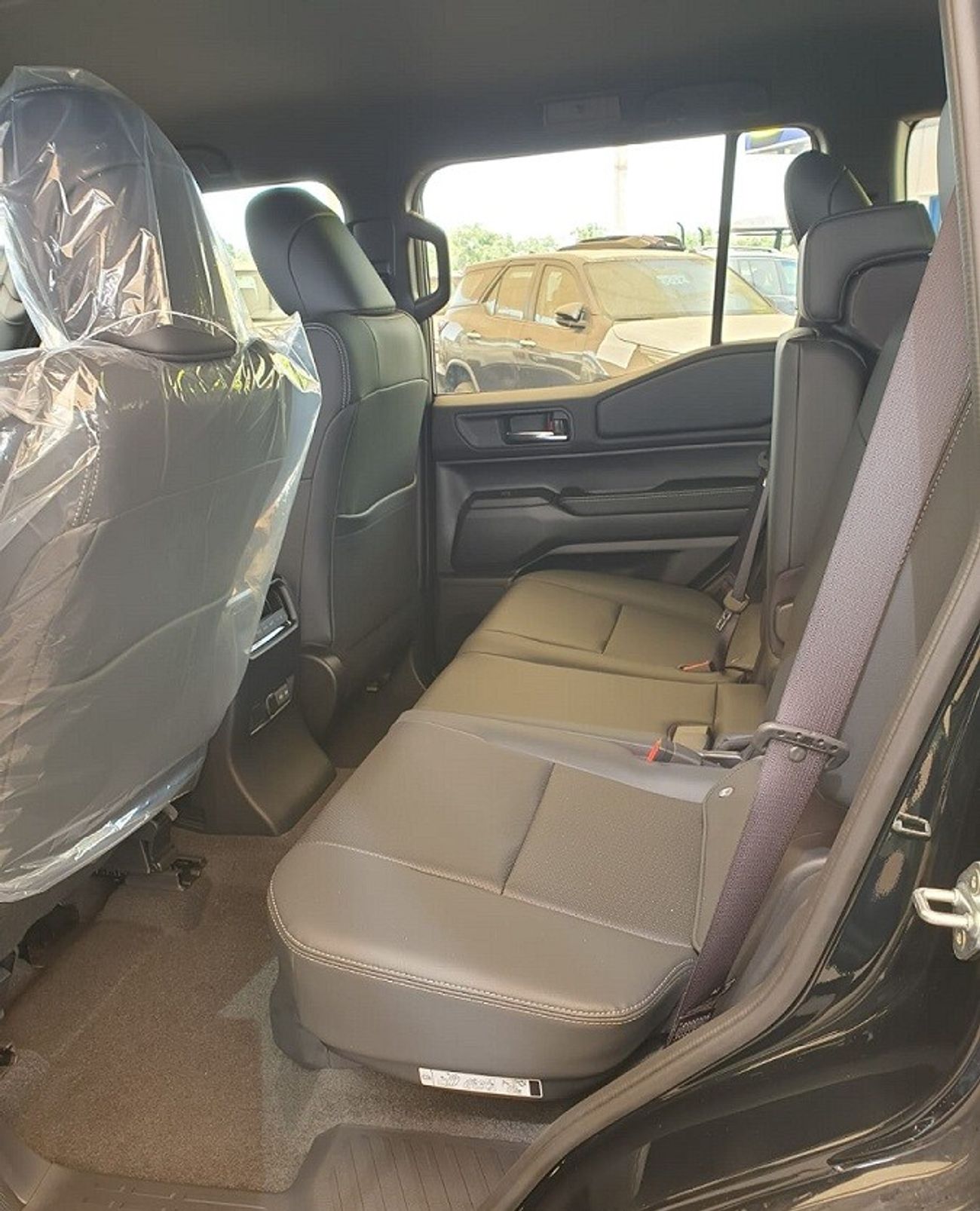 تويوتا برادو 2.7 (PETROL) - NEW