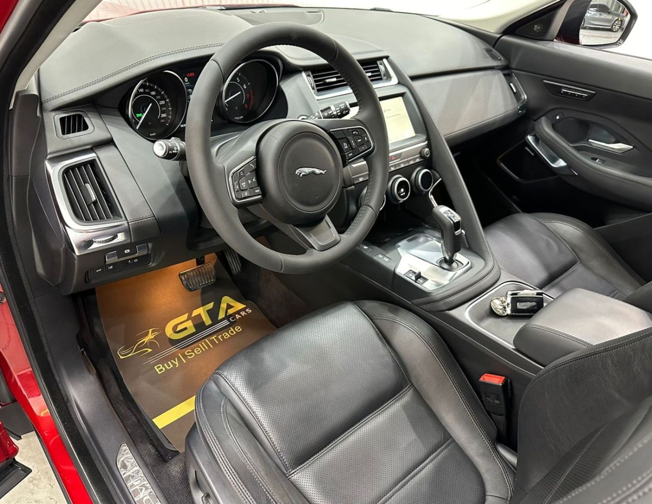 جاكوار E Pace SE P200 2.0L 2019 Jaguar E-Pace P200 SE AWD, Warranty, Full Jaguar Service History, GCC